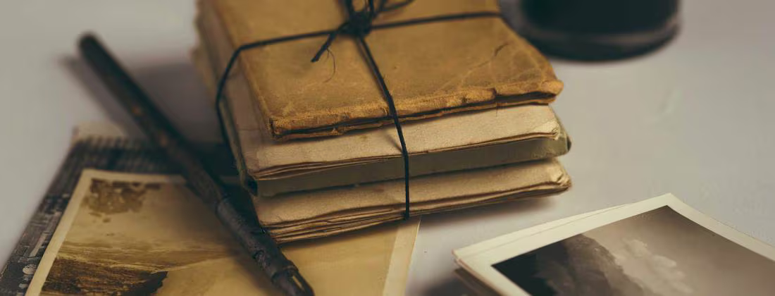 Cámara mirrorless con lente pancake — sistema compacto para viaje fotográfico