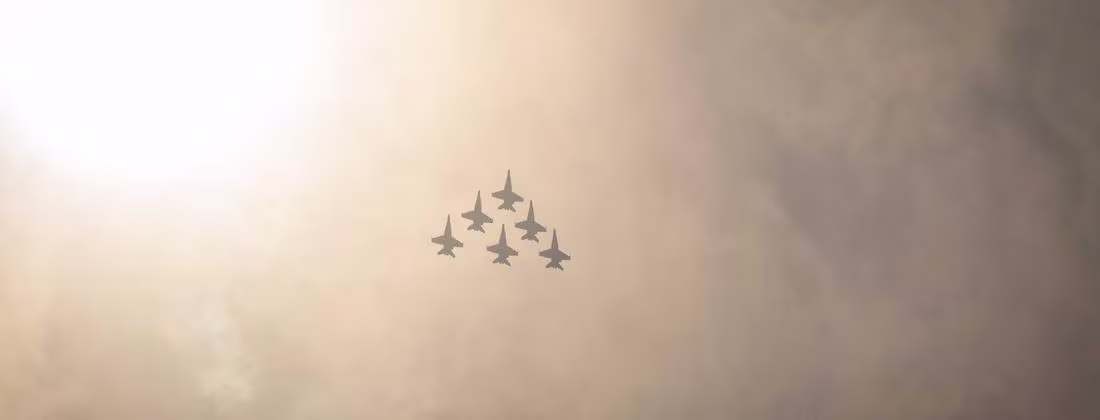 Zacatecas — Catedral de piedra rosa en hora dorada, ciudad colonial al atardecer